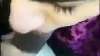 لعبة لطيف في ملعب التنس