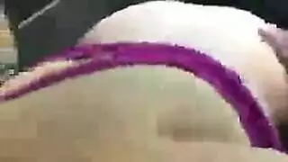 شقراء تعطي مص عميق لنائب الرئيس في المكتب إكس إكس إكس