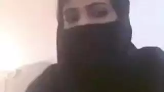 عرض كاميرا إكس إكس إكس: صدر الجمال العربية العاري