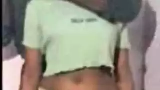 سائل منوي على الشفاه واللسان في جلسة مص فوضوية