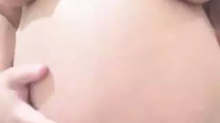 زوجة الأب العربية الحامل والقذرة، تطلب جنس كسها المشعر على الكاميرا