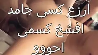زوجة وقنة محشورة في المطبخ، تُضرب على السرير – جنس زوجي صريح