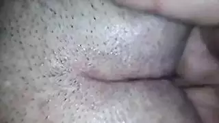 زوجة شقية تلعب بكسيها المبلل