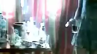 خادمة عربية مثيرة تأخذ عدة حمولات على وجهها