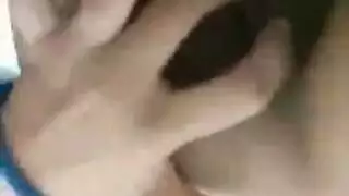 شقراء مثيرة تركب لسان زوجها وتقبض على قضيبه القاسي