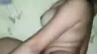 ويندي سكاي تستمني بلعبتها الجنسية المطاطية الفضفاضة