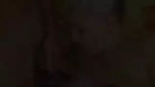 حامل ومثيرة: لعق عميق باللسان على قضيب قاسي