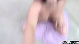 الكلبة الشرهة تطلب نكاح نجم إباحي وبلع عميق للحلق