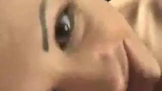 فيديو إكس إكس إكس: لقطة مقرّبة على كس سوناكشي المبلول