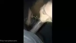 بنت تتحراش بي بنت ممحونه من كسها و هي بتستحمه
