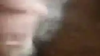 شاب يتضور ليمص قضيب جاز بعمق