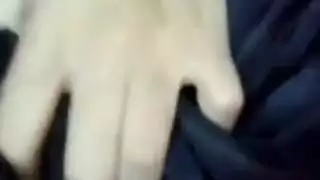 أخذها بمفردها لمشهد إباحي صريح