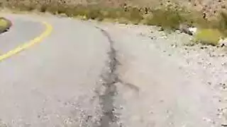 حب البوس عريان في المطبخ