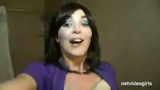 اخوه علا السرير وامهم تدخل عليهم