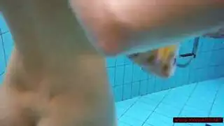 الابن يستمني في المنزل