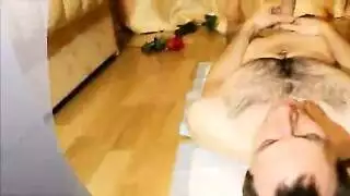 الدكتور يحول الزوج إلى مغفل