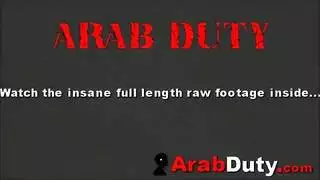 أعضاء عسكرية ملأت فمها في فيلم إباحي عربي صريح
