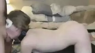 فرخ مثير يتم لعق كسها بعنف