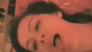 الهاوي الروسي لطيف مع المغفلون الصغيرة يركبون الديك الثابت في مشهد بوف