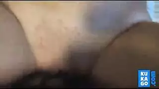 فتاتان شهوانيتان ورجل محظوظ في مشهد إباحي جامح