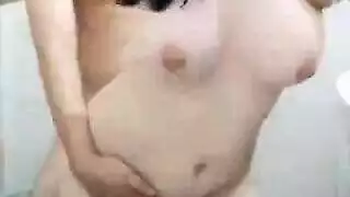 سكسي بيضاء في الحمام تتنيح