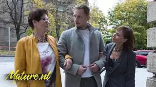 محجبة و مشعرة ناضجة مع قزم عنيف