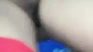 الجار الشيق يملأ حلق آريا فاي بالمني على الشاطئ