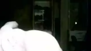 إغراء إباحي: منحنياتها الخطيرة في عرض محموم