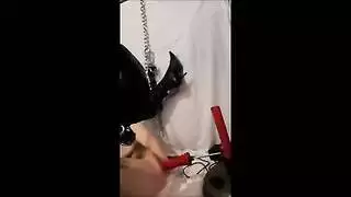 شقراء وقحة تُنكح بعمق في مهبلها الضيق