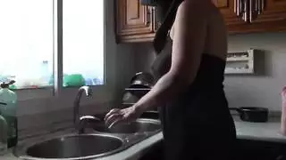 فتاة تركية غير مشبعة تئن من أجل نيك الطيز