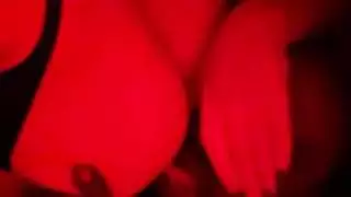 سنو وايت تأخذ بي بي سي بعمق في حلقها بينما يشاهد الزوج