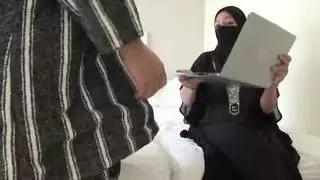 درس جنسي من زوجة عربية في ليلة الزفاف لريبب قليل الخبرة