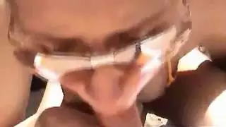 قحة بولندية مثارة تبلع بعمق على شاطئ مصري