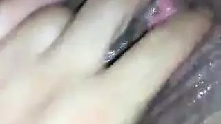 نشوة تي ان تي المتفجرة تجعلها تصرخ
