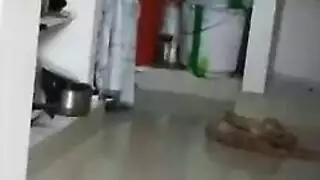 ميلف في فستان طويل تركب قضيب مراهق صلب