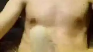 ثلاثي لاتكس صريح: مشهد تدمير السراويل الداخلية