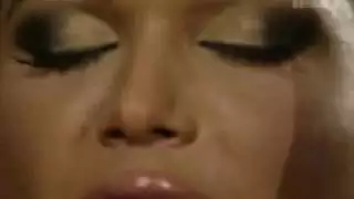 العيل المحلي ينيك بقوة في مشهد صريح