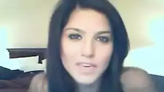 عربية ذات ثدي طبيعي كبير تحصل على حلماتها تمص وتنيك