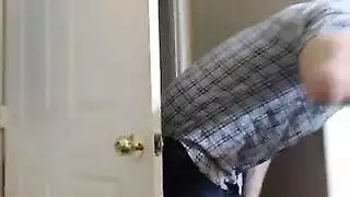 تمديد كسها الوردي بقضيب كبير
