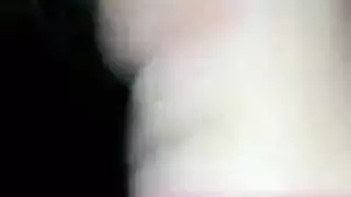 سادي الحيوانات الإباحي: امرأة تجعل الفحل ينزل