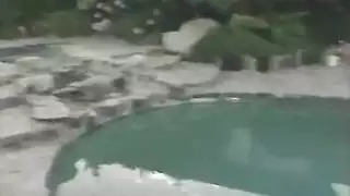 فيلم للبالغين: ممارسة جنس شديدة بقضيب اصطناعي على الكاميرا
