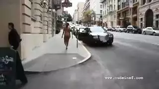 شباب شاذ عضلي يستكشفون بعض في جلسة جنس صريحة