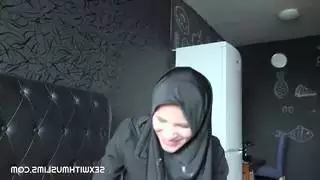 فتاة سورية تغير رأيها في مص القضيب