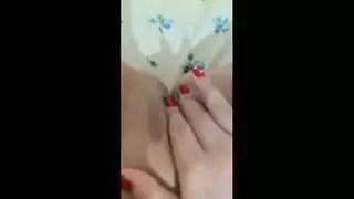 فرج وردي ضيق يحصل على فعل تخليف مزدوج قاس