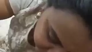 مشهد إباحي: زوجة هندية كبيرة الصدر تتوسل لجماع شرجي قاسٍ