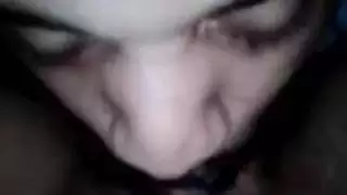 فم سونيا وكسها يقطران من اللعق المزدوج