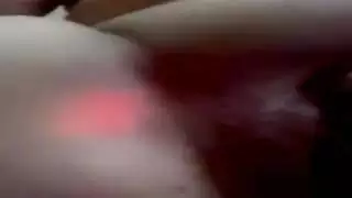 كس مغربي محلوق وأثداء كبيرة في مشهد صريح