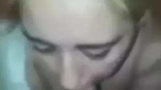 جنس فموي شغوف من عاهرة مستعدة