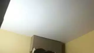فرخة مسلمة تُسمّر من قبل رجلها
