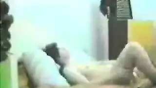 السمراء صاحبة الفستان الأسود تتناك في طيزها